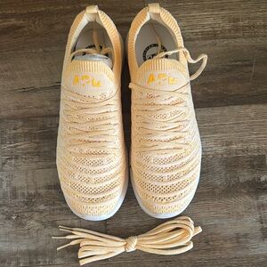 APL Techloom Wave (men’s size 9- women’s 10.5) EU 42